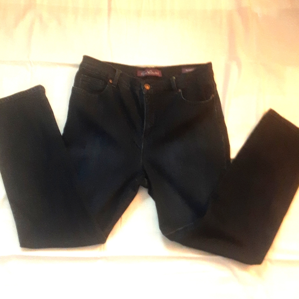 Amanda by GLoria Vanderbilt  blue jeans size 12p gently used